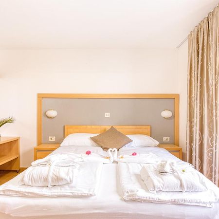 Boutique Hotel Santa Maria Novigrad  Bagian luar foto