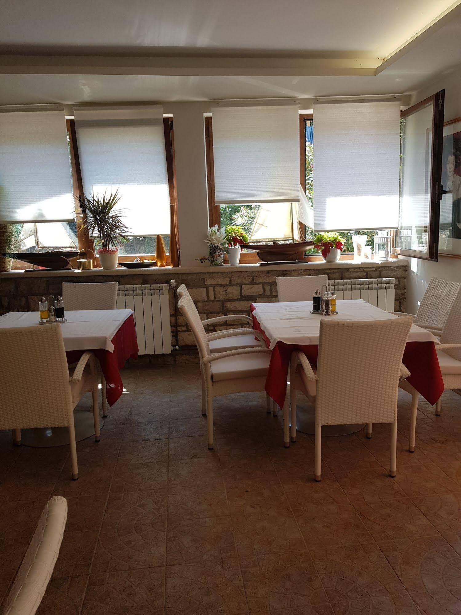 Boutique Hotel Santa Maria Novigrad  Bagian luar foto