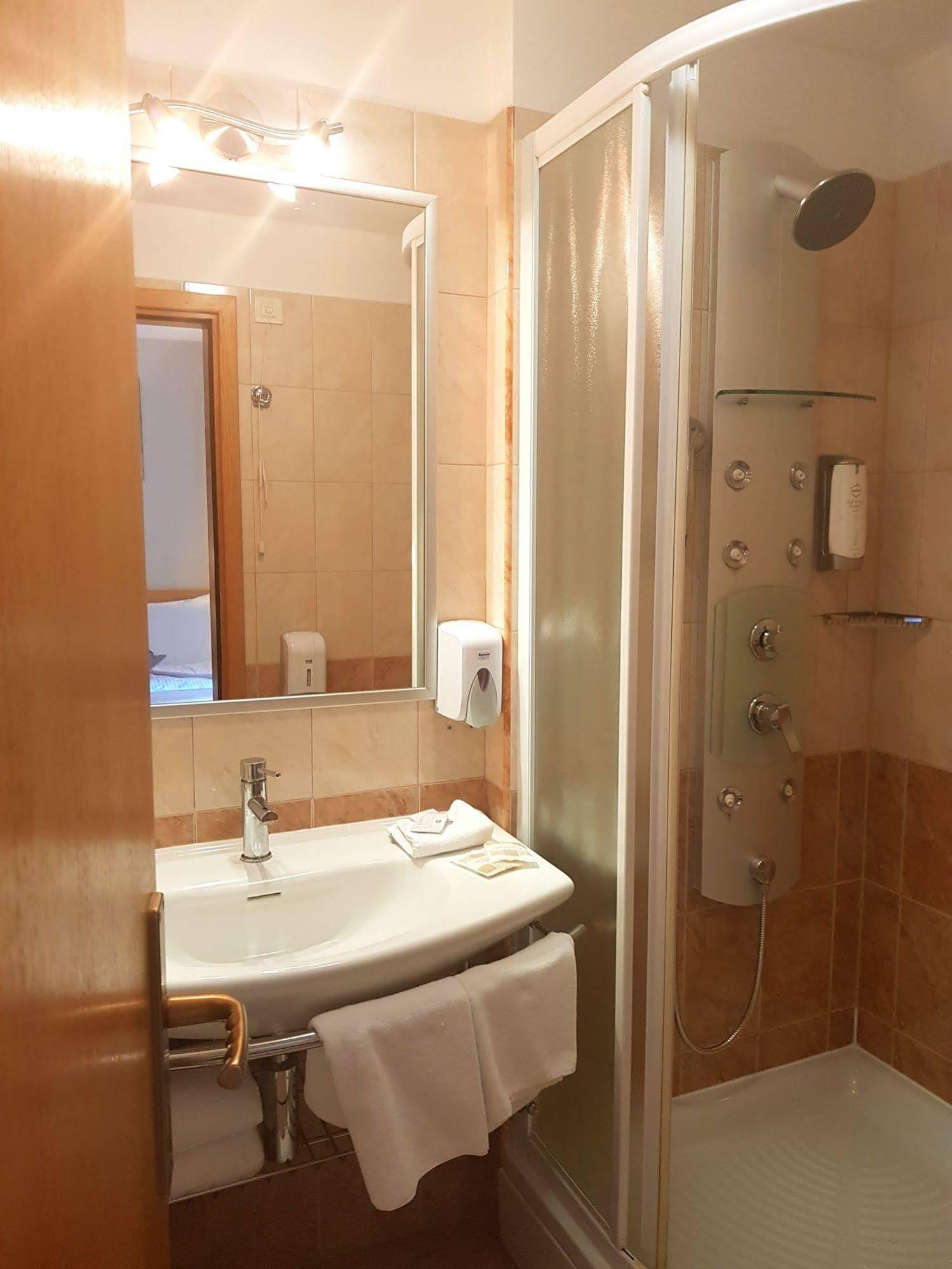 Boutique Hotel Santa Maria Novigrad  Bagian luar foto