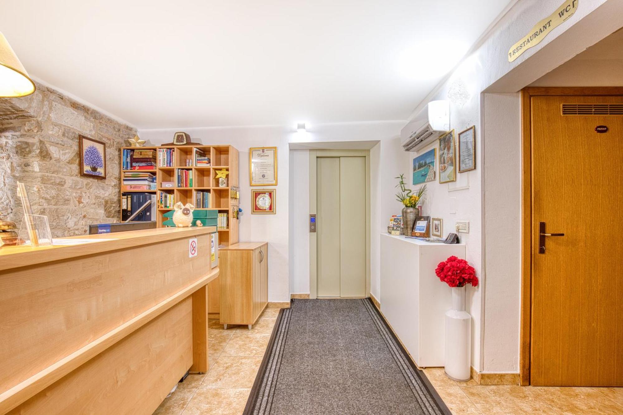 Boutique Hotel Santa Maria Novigrad  Bagian luar foto