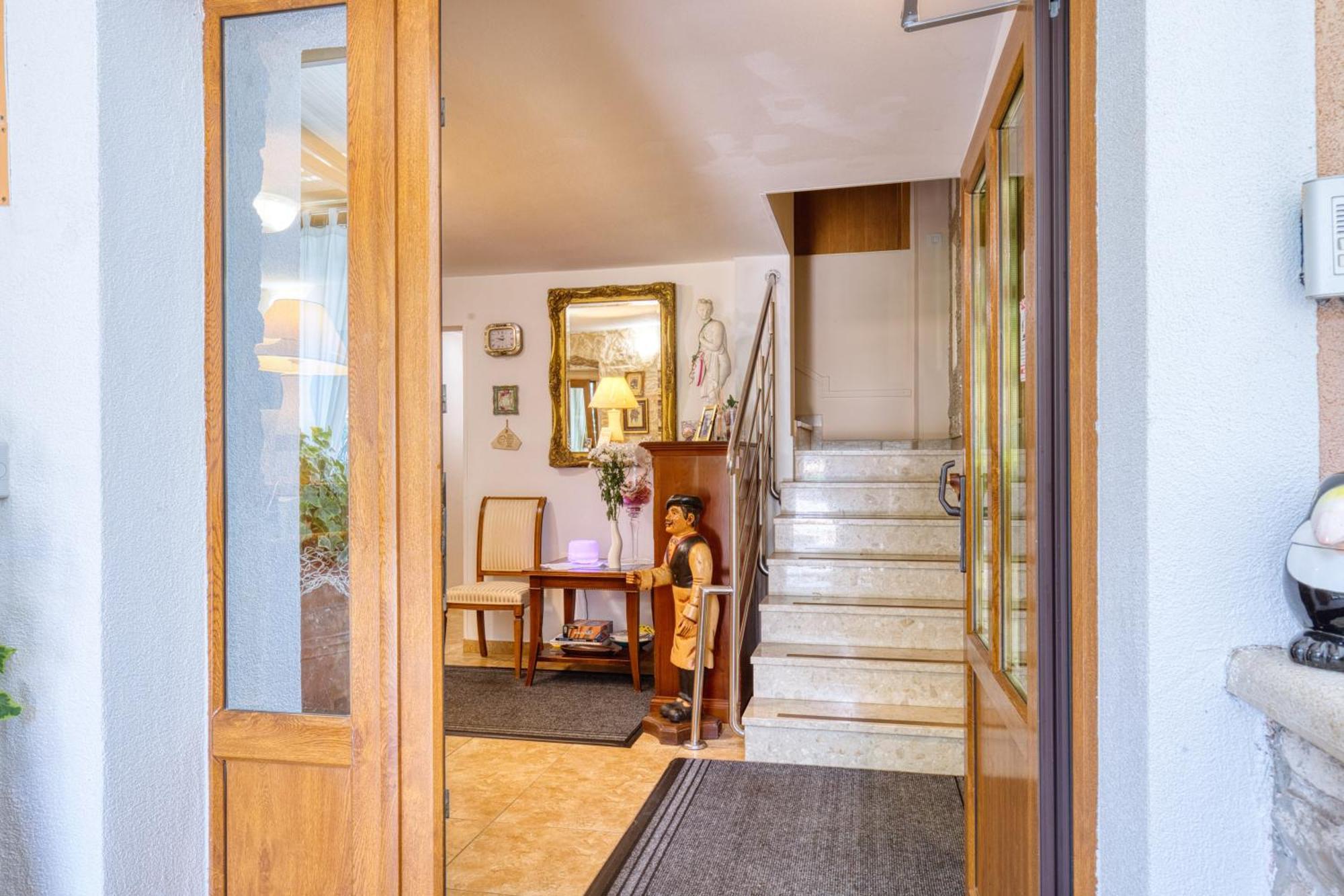Boutique Hotel Santa Maria Novigrad  Bagian luar foto