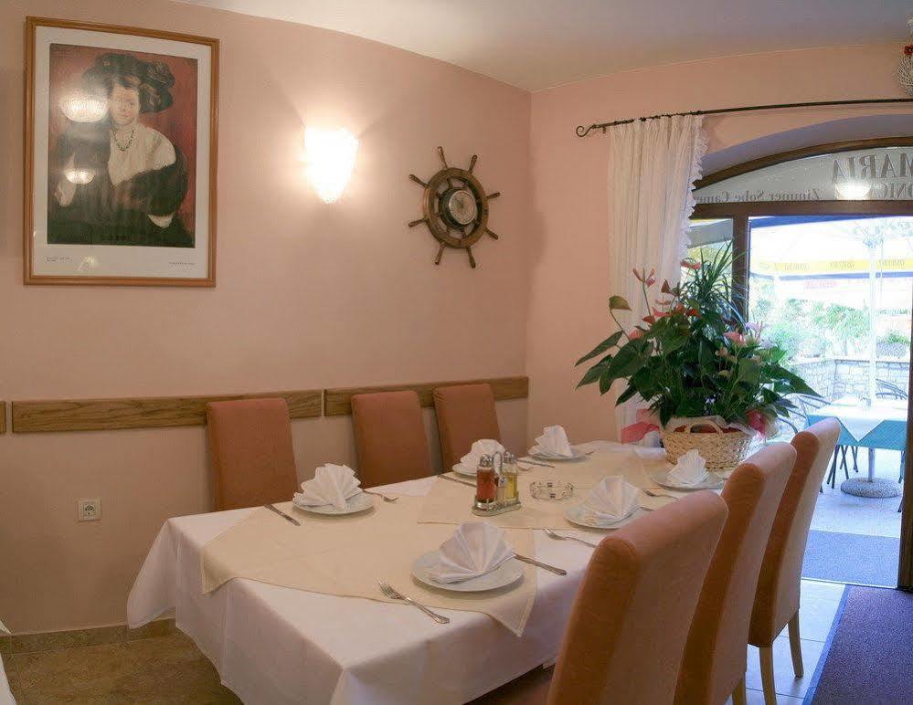 Boutique Hotel Santa Maria Novigrad  Bagian luar foto